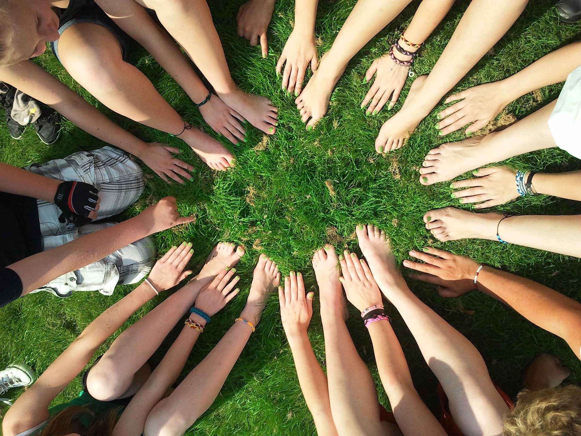Círculo de personas en comunidad, la red profesional de Somos Calma