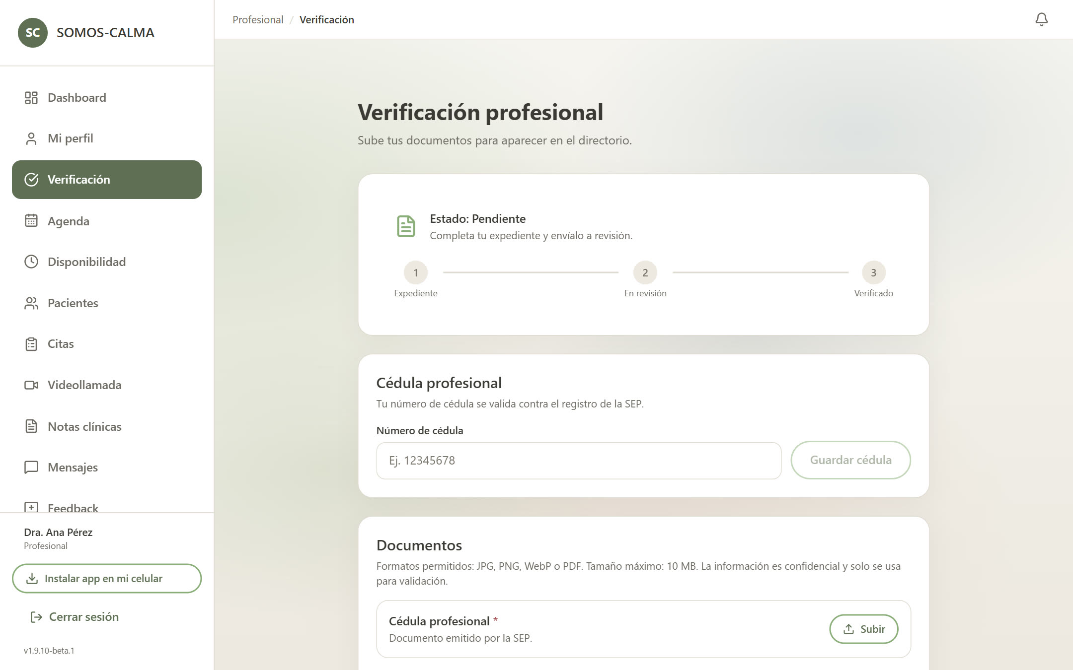 Pantalla de verificación profesional de Somos Calma: estado del expediente, validación de cédula contra el registro de la SEP y carga de documentos